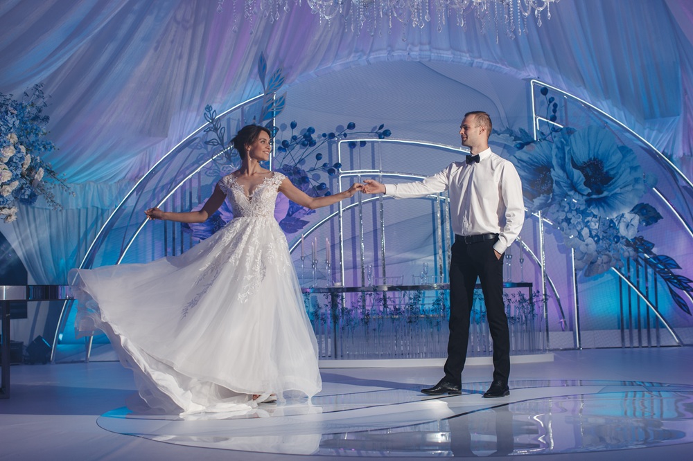 Wedding dance floor lighting and wedding couple dancing tent