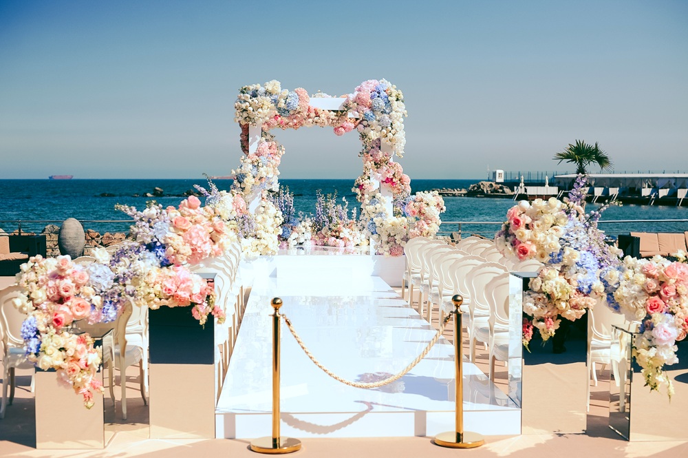 Luxury wedding stage lighting setup for wonderful wedding ceremony place