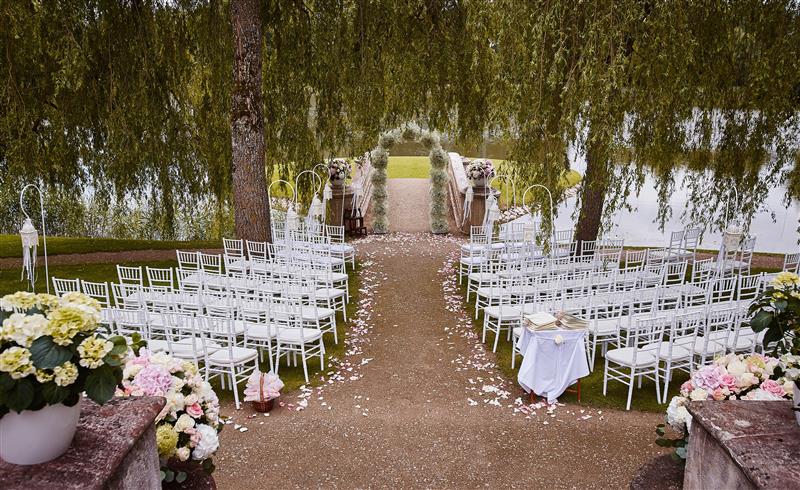 Elegant wedding stage decoration